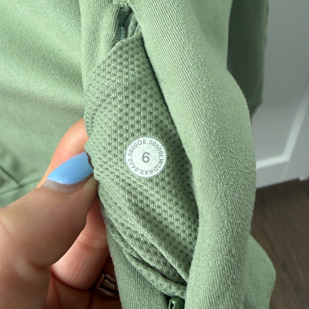 Lululemon Runderful Long Sleeve - Picture 2 of 2